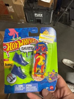 Hot Wheels Skate Fingerboard with Shoes - Spin Heat (JCF60) — Big Savings Outlet Mesa AZ